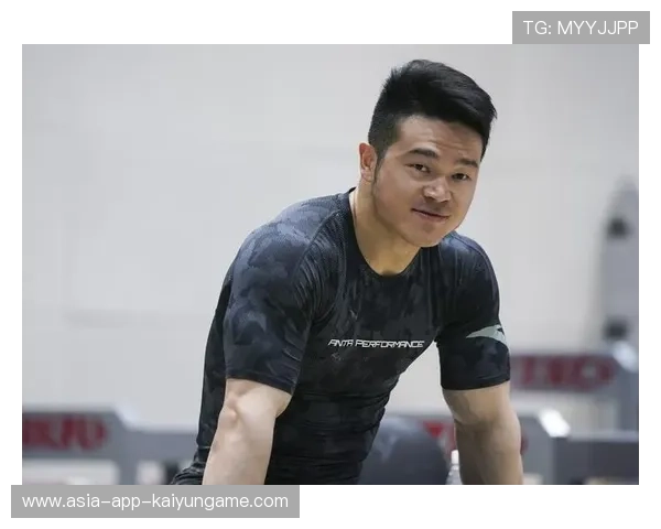 石智勇脊柱满是针眼仍夺金！亲吻杠铃告别22年生涯，石智勇日常训练